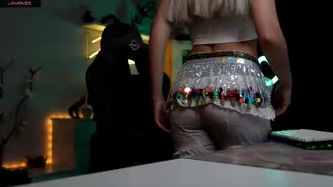 Snapshot of mrstenderbeast chatting on November 10, 4:06 pm YOUR OWNER online show from November 10, 4:06 pm