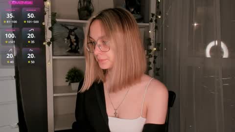 Elizabeth online show from January 18, 3:49 pm