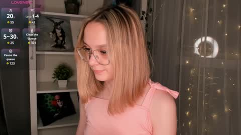 Elizabeth online show from February 3, 9:39 pm