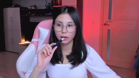 ms_emily_ online show from October 9, 12:36 pm