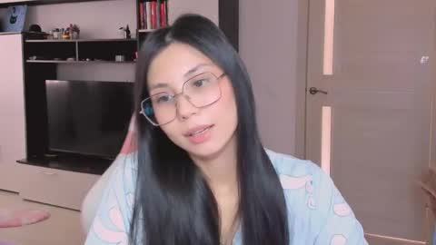 ms_emily_ online show from April 18, 9:24 am