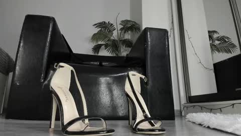 Snapshot of ms_enigma chatting on February 25, 4:00 pm Goddess. Miss. Lady. Queen. Madam Milady online show from February 25, 4:00 pm