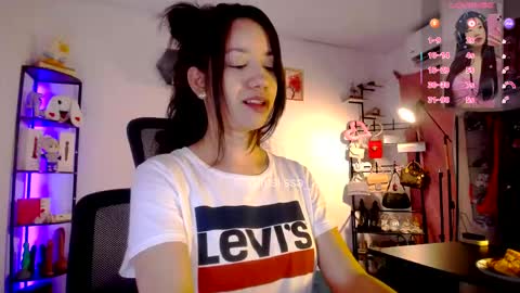 Snapshot of ms_lissa chatting on April 25, 1:52 am MISS LISSA online show from April 25, 1:52 am
