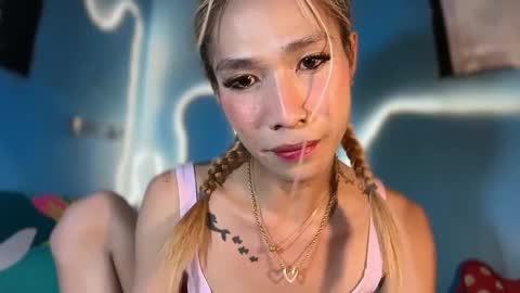 Snapshot of ms_maureenx69x chatting on May 17, 8:55 am ms_maureenx69x online show from May 17, 8:55 am