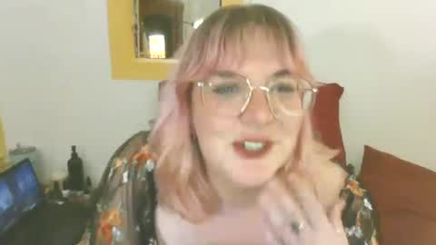 Snapshot of ms_rosiecozy chatting on June 29, 4:41 am Rose online show from June 29, 4:41 am