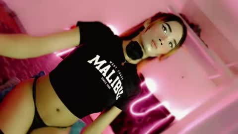 mscherry_ online show from February 3, 6:35 pm