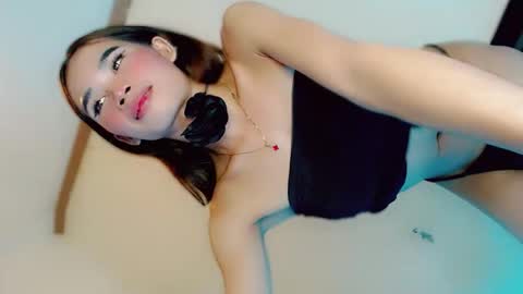 mscherry_ online show from June 6, 9:52 pm