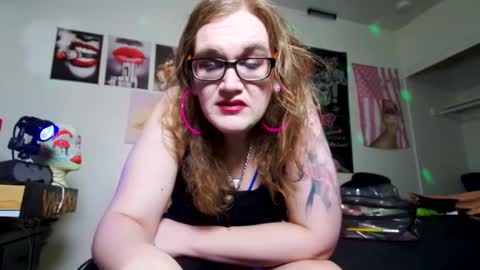 Snapshot of mscuntyluxxe chatting on September 23, 3:42 am Cunty Luxxe online show from September 23, 3:42 am