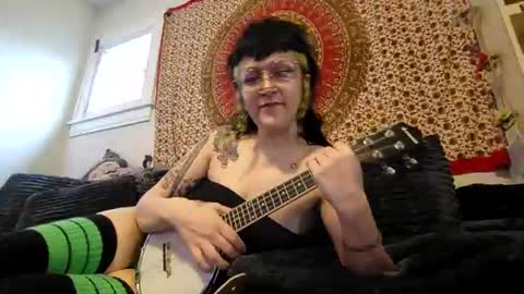 Snapshot of msharlequinn chatting on July 7, 1:08 am Harley Quinn online show from July 7, 1:08 am