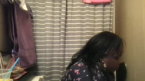 Snapshot of msjonemillion chatting on February 13, 3:39 am Chocolate  Candy   Stick online show from February 13, 3:39 am