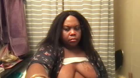 Snapshot of msjonemillion chatting on February 14, 6:02 am Chocolate  Candy   Stick online show from February 14, 6:02 am