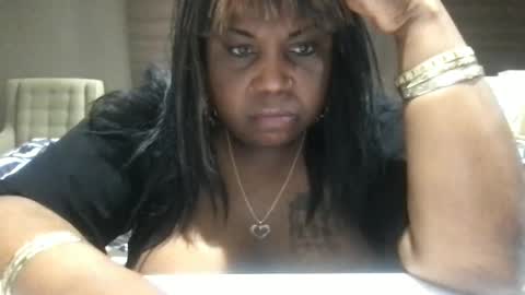 Snapshot of msjonemillion chatting on March 6, 2:51 am Chocolate  Candy   Stick online show from March 6, 2:51 am