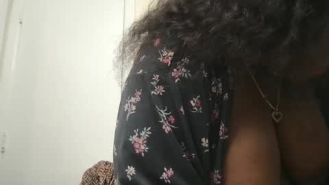 Snapshot of msjonemillion chatting on September 16, 7:26 pm Chocolate  Candy   Stick online show from September 16, 7:26 pm