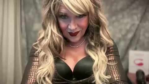 Snapshot of mskarentoy chatting on October 17, 11:18 pm mskarentoy online show from October 17, 11:18 pm