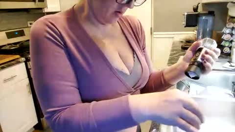 msmomy69 online show from December 15, 3:27 pm