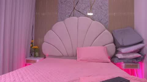 Snapshot of mssburbuja chatting on May 6, 3:02 am Manuela online show from May 6, 3:02 am
