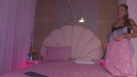 Snapshot of mssburbuja chatting on May 9, 3:12 am Manuela online show from May 9, 3:12 am