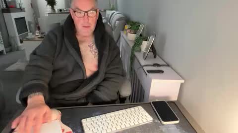 Snapshot of mtb1697 chatting on October 31, 9:21 am mtb1697 online show from October 31, 9:21 am