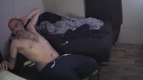 Muffdiver online show from April 22, 12:13 am