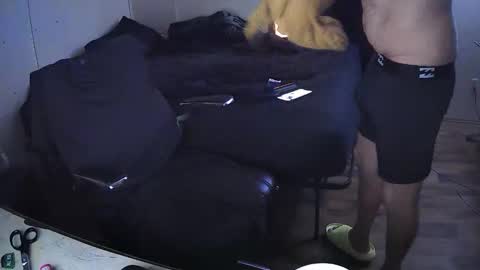 Muffdiver online show from May 20, 10:10 am