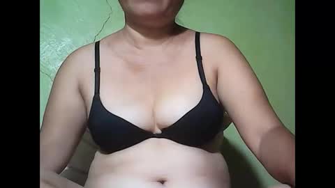 Snapshot of muffy_bunny chatting on December 17, 10:27 pm muffy_bunny online show from December 17, 10:27 pm