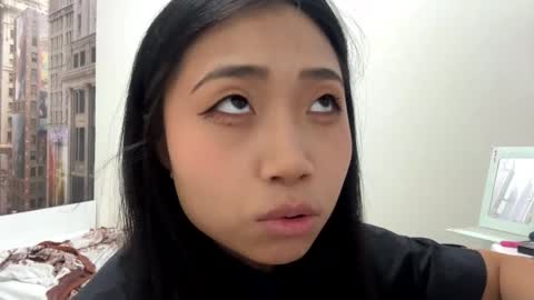 Mia online show from February 9, 9:57 am