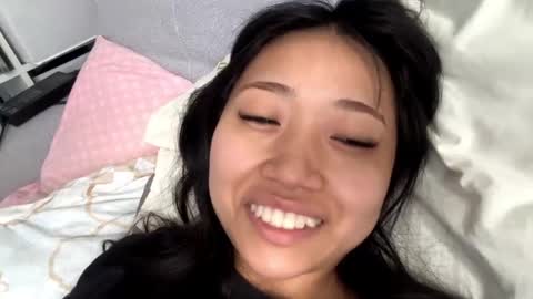 Mia online show from April 28, 10:15 pm