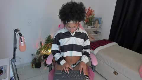 HEY GUYS IF YOU LIKE SEXY SHOW YOU ARE IN THE CORRECT PLACE CU WENESDAY PVT OPEN   TRANSMISSION TIME 5 PM - 10 PM COLOMBIA online show from February 19, 1:23 am