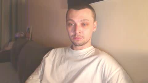 Snapshot of multiply1 chatting on October 19, 1:17 am Erik online show from October 19, 1:17 am