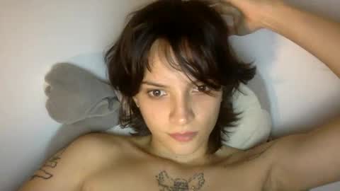 Snapshot of munchi_ chatting on December 3, 10:18 pm online show from December 3, 10:18 pm