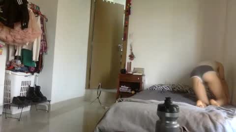 Snapshot of munchi_ chatting on December 11, 12:02 pm online show from December 11, 12:02 pm