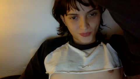 Snapshot of munchi_ chatting on February 18, 11:19 pm online show from February 18, 11:19 pm