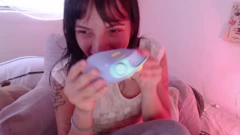   online show from April 22, 8:32 pm