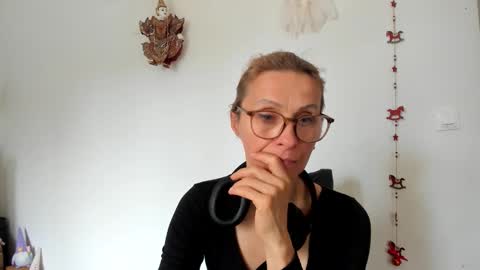 LOVELY JULIA  Peter DAY online show from March 22, 8:51 am