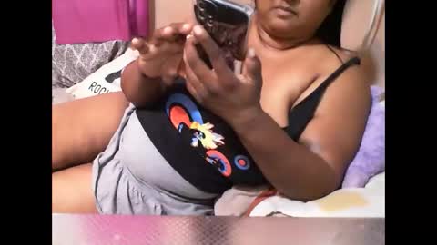 Snapshot of munniegalz1 chatting on December 5, 3:50 pm your angel online show from December 5, 3:50 pm