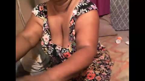 Snapshot of munniegalz1 chatting on February 16, 6:43 pm your angel online show from February 16, 6:43 pm