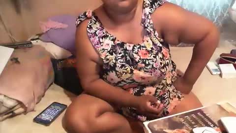 Snapshot of munniegalz1 chatting on November 12, 9:32 am your angel online show from November 12, 9:32 am