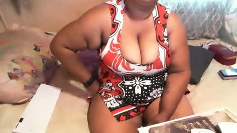 Snapshot of munniegalz1 chatting on November 14, 10:25 am your angel online show from November 14, 10:25 am