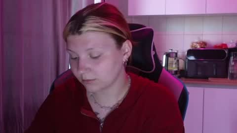 Snapshot of mura_muur chatting on June 7, 2:10 pm Milana online show from June 7, 2:10 pm