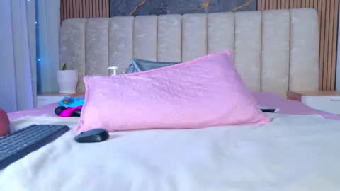 Snapshot of muriel_belovv chatting on July 2, 3:23 am Tell me Sofi online show from July 2, 3:23 am