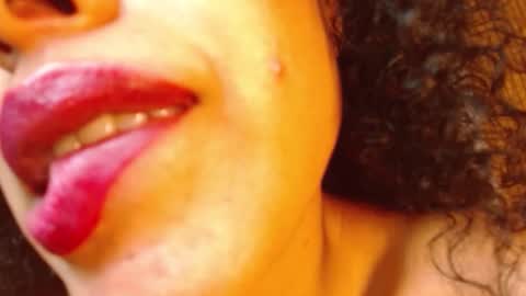 Snapshot of muriell303av chatting on November 15, 4:32 am muriell303av online show from November 15, 4:32 am