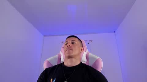 Muscle Man online show from December 22, 5:54 pm