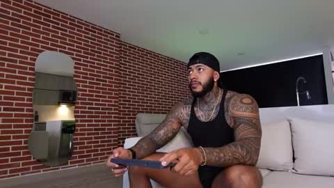 Snapshot of muscle_man19 chatting on January 15, 12:21 pm Nick online show from January 15, 12:21 pm