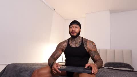Snapshot of muscle_man19 chatting on February 11, 11:26 am Nick online show from February 11, 11:26 am