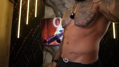 Snapshot of muscle_man19 chatting on May 19, 5:14 am Nick online show from May 19, 5:14 am