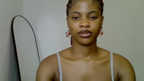 muscle_queen0 online show from March 8, 8:01 pm