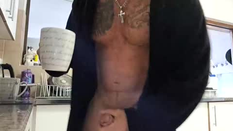 Snapshot of muscledaddy69s chatting on May 17, 5:49 am muscledaddy69s online show from May 17, 5:49 am