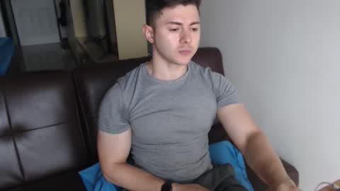 Snapshot of muscledoctor24 chatting on September 17, 6:26 am Everet online show from September 17, 6:26 am