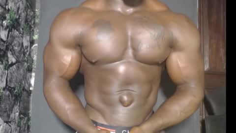 Snapshot of musclegodsammy23 chatting on December 28, 3:04 pm musclegod23 online show from December 28, 3:04 pm