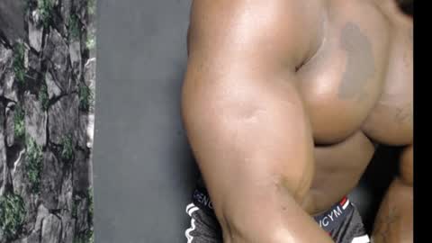 Snapshot of musclegodsammy23 chatting on January 24, 12:20 am musclegod23 online show from January 24, 12:20 am